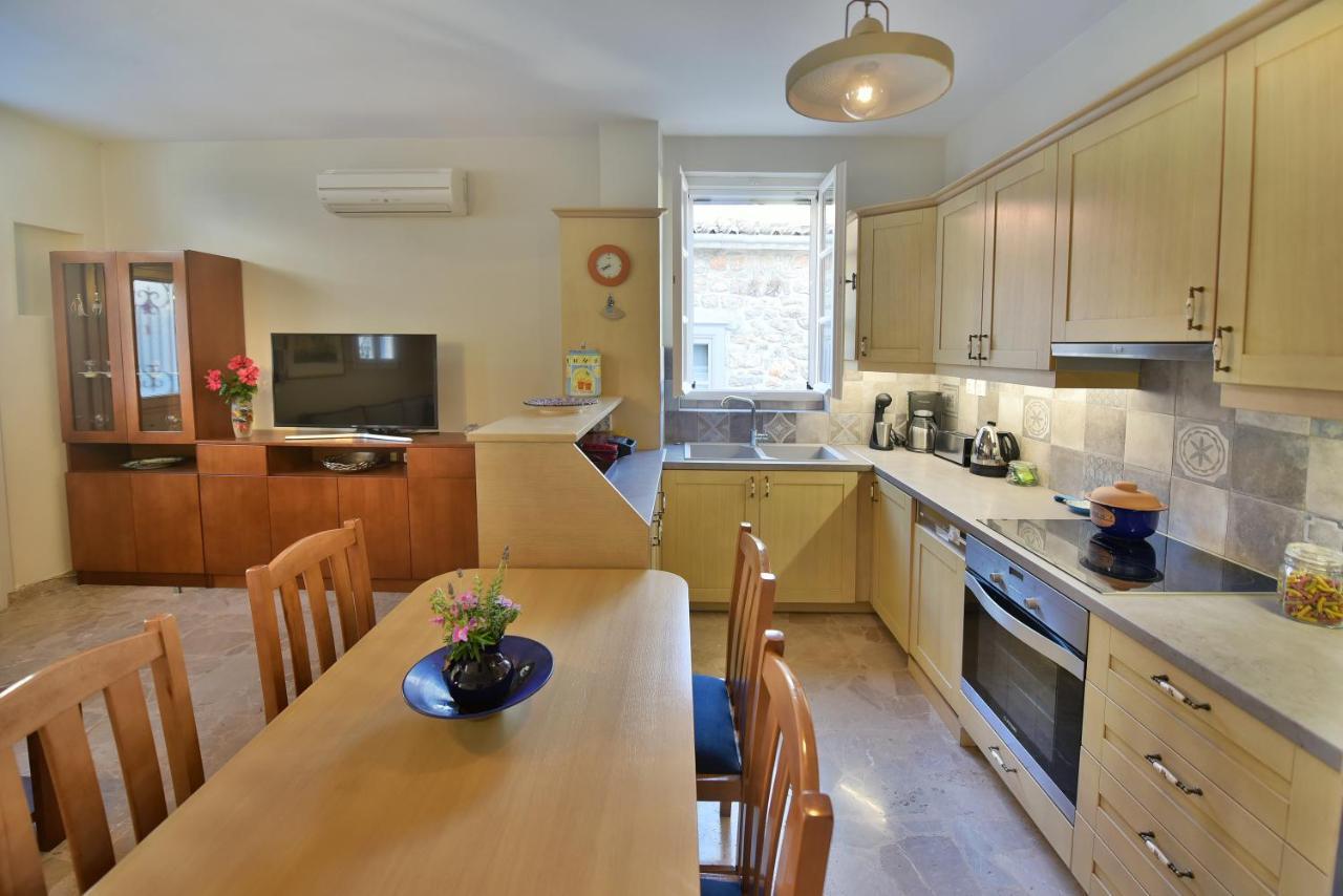 Feel At Home - Family House In Hydra エクステリア 写真