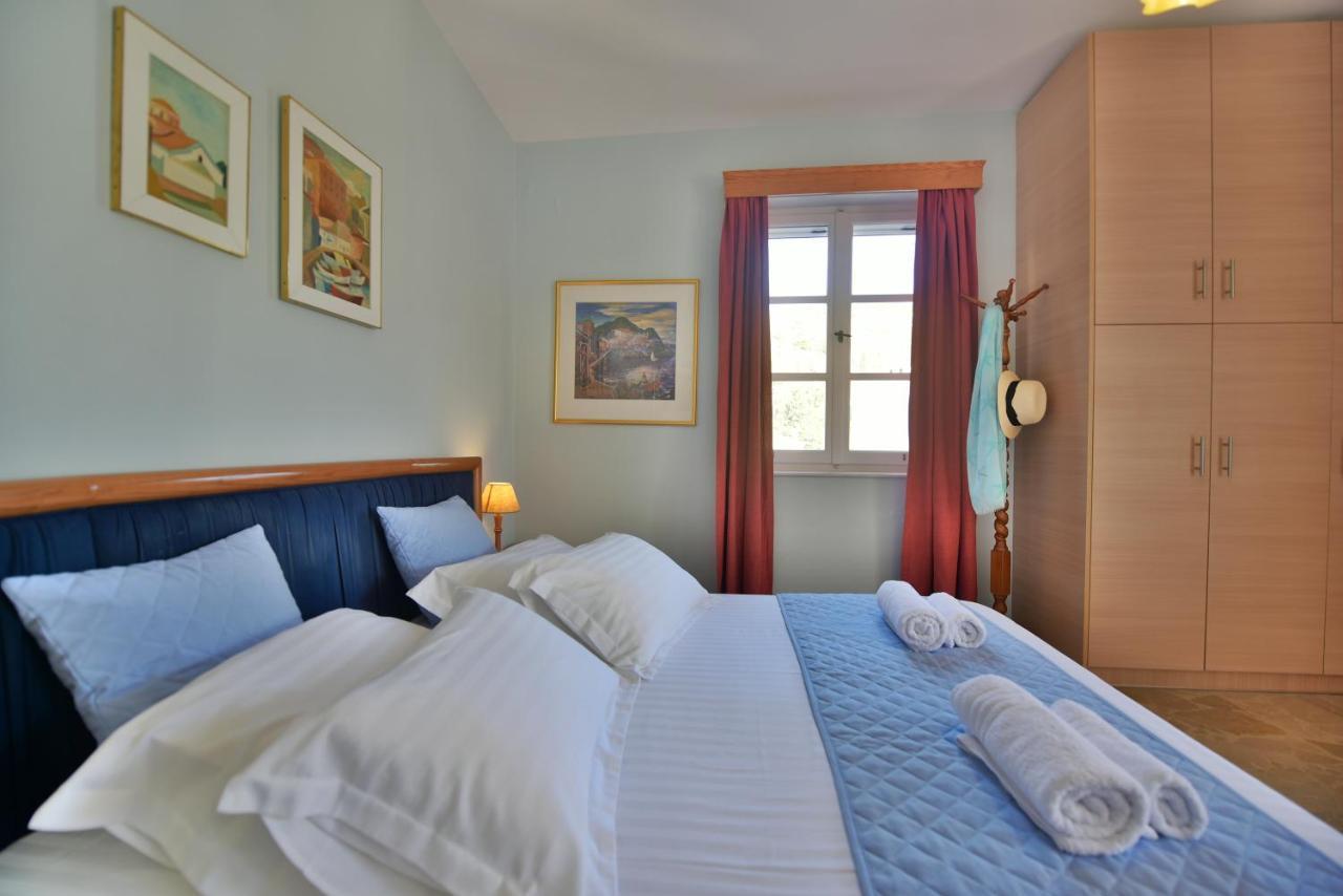 Feel At Home - Family House In Hydra エクステリア 写真