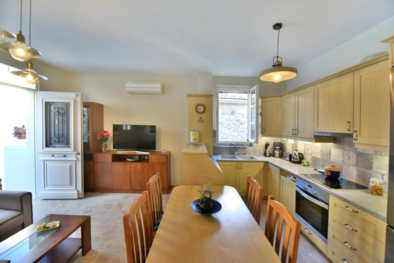 Feel At Home - Family House In Hydra エクステリア 写真