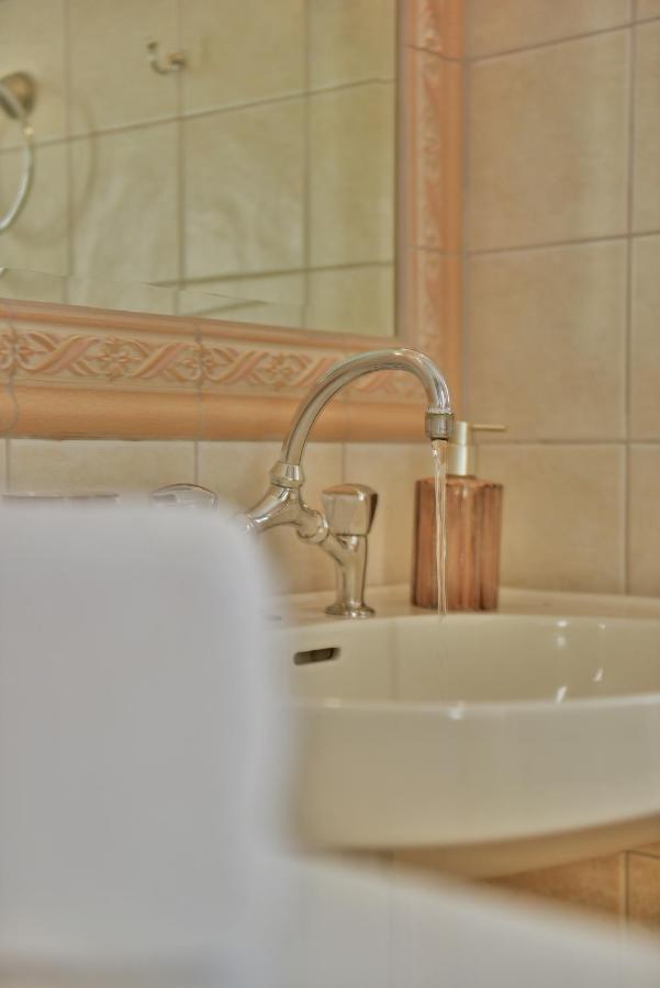 Feel At Home - Family House In Hydra エクステリア 写真
