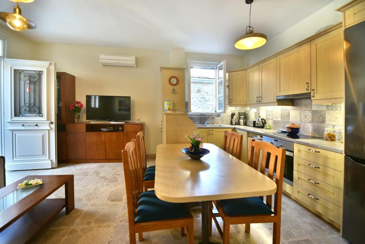 Feel At Home - Family House In Hydra エクステリア 写真