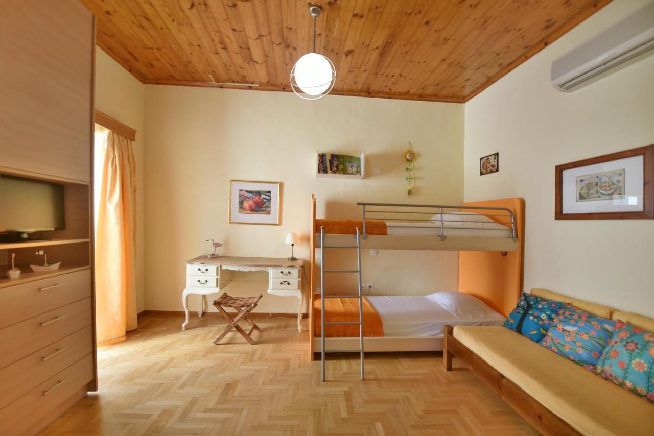 Feel At Home - Family House In Hydra エクステリア 写真